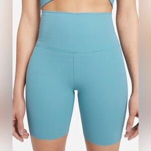 Nike Yoga Luxe 7" Short size M